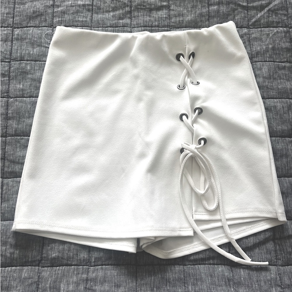 American Threads White Lace-Up Skort. Size Medium. Worn once.